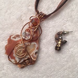 EUC Handcrafted Agate Stone Pendant Necklace & Copper Earrings